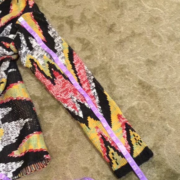 Sweater - Picture 5 of 7